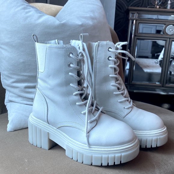 cream combat boots size 6- worn once - Picture 2 of 4